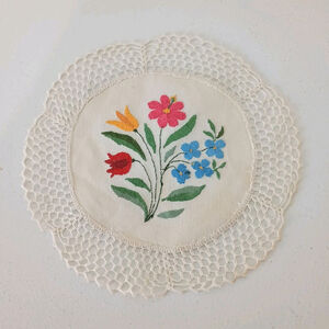 Vintage Hand Embroidered Floral Flower Doily Round Medallion Hungarian? 10"